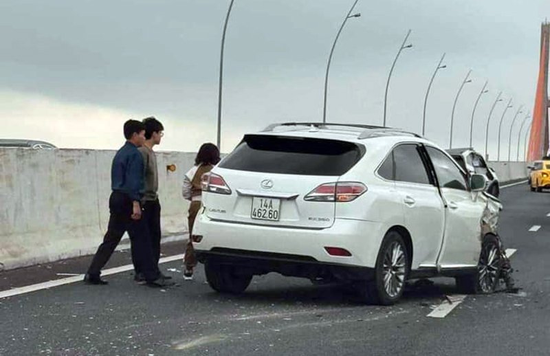 Xe tai nạn Lexus RX BKS 14A46240