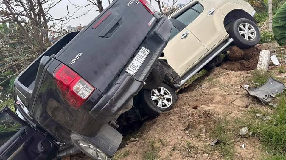 Xe tai nạn Toyota Hilux BKS 18C10486