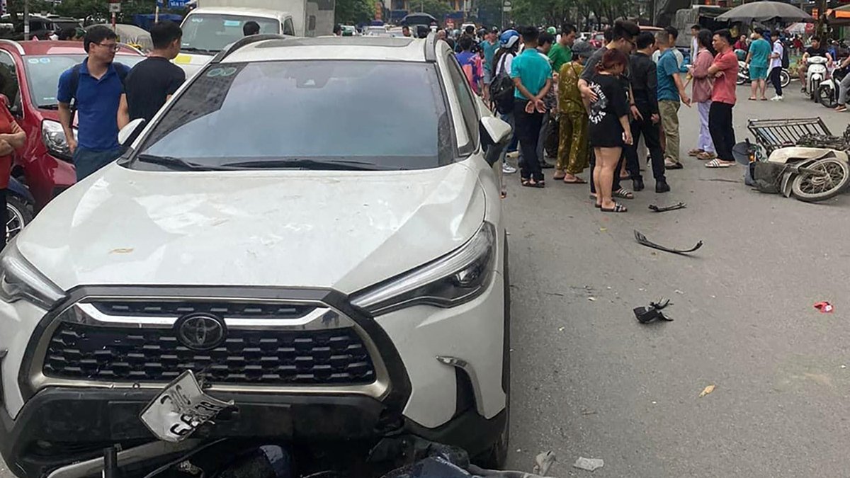 Xe tai nạn Toyota Corolla Cross BKS 30G66638