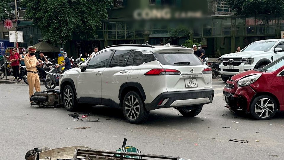 Xe tai nạn Toyota Corolla Cross BKS 30G66638